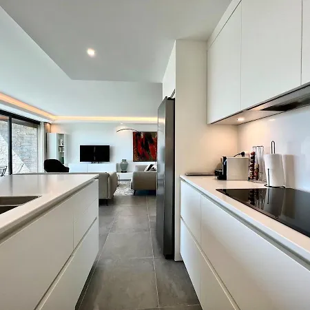 La Croisette, Yourhosthelper *