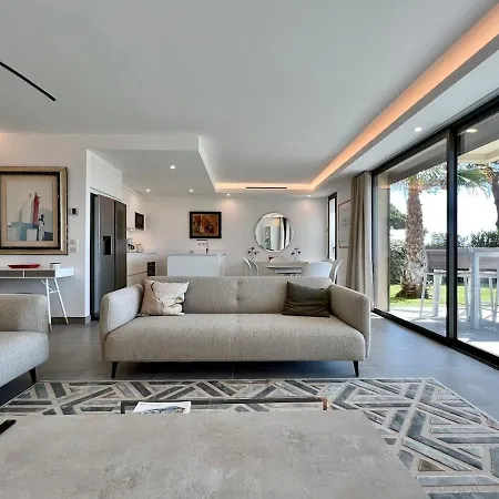 La Croisette, Yourhosthelper *