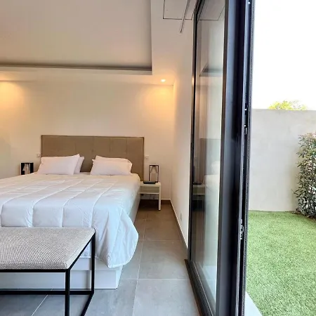 La Croisette, Yourhosthelper *