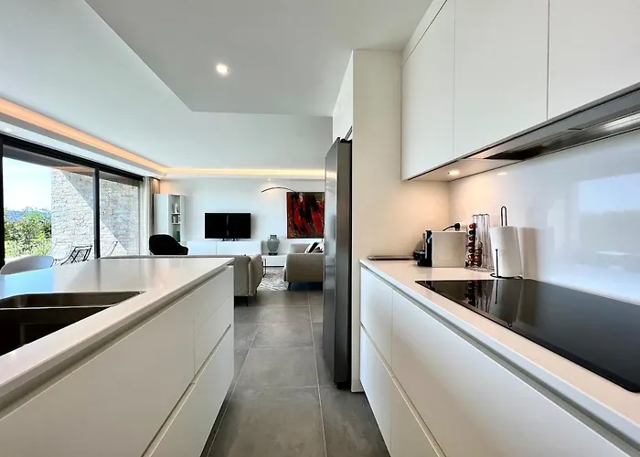 La Croisette, Yourhosthelper *