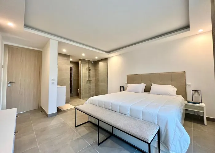 La Croisette, Yourhosthelper