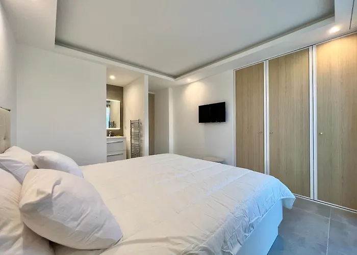 La Croisette, Yourhosthelper