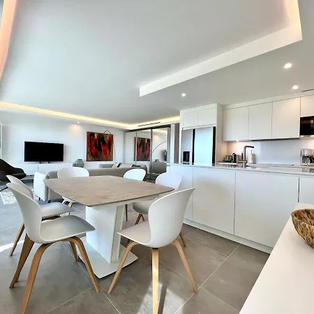 La Croisette, Yourhosthelper *